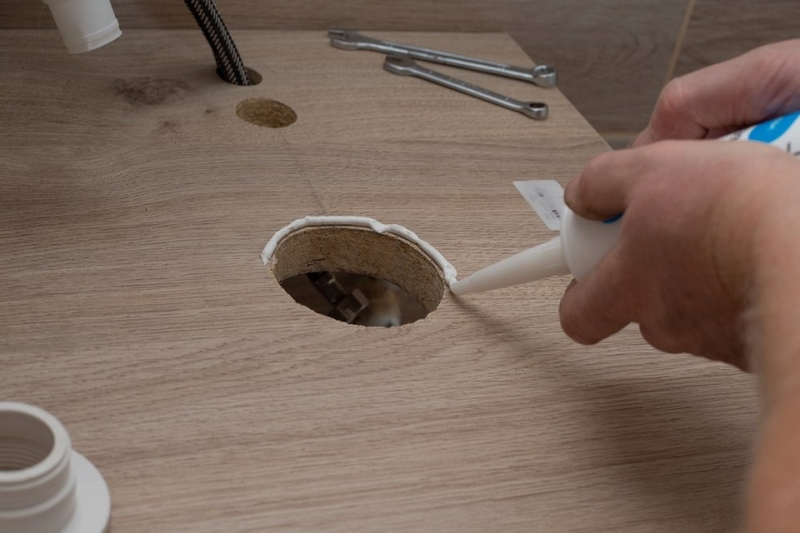 Как наносить герметик: выбираем состав и делаем ровный шов