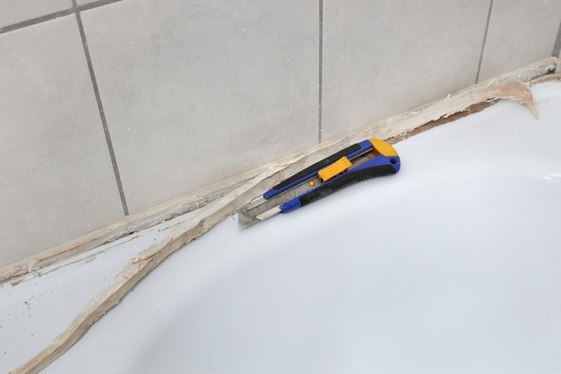 Как наносить герметик: выбираем состав и делаем ровный шов