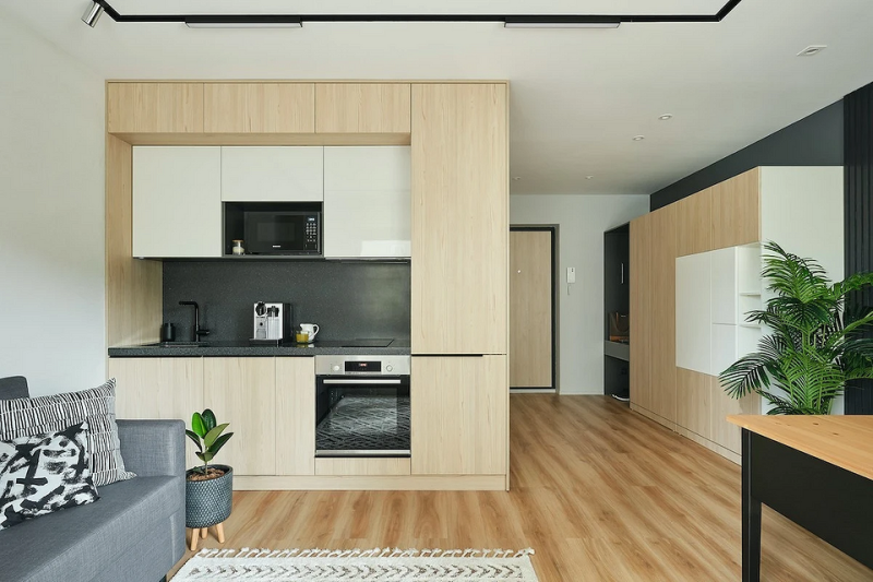 Кварцвиниловая плитка: плюсы и минусы, сравнение с другими материалами