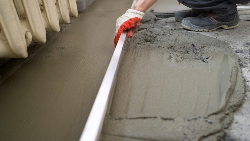 Как залить стяжку пола: советы по выбору материалов и пошаговая инструкция