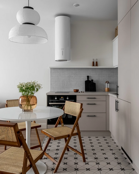 Красиво и практично: 8 классных интерьеров с плиткой на полу