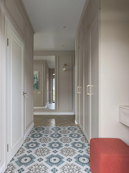 Красиво и практично: 8 классных интерьеров с плиткой на полу