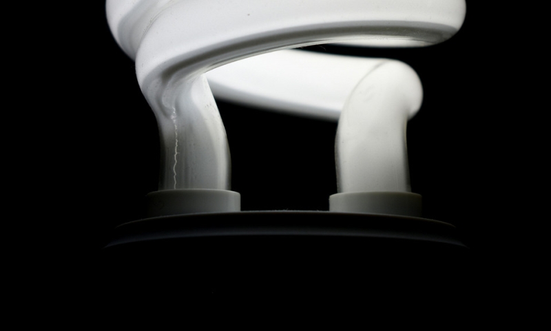 Как поменять лампочку в точечном светильнике: инструкции для разных цоколей