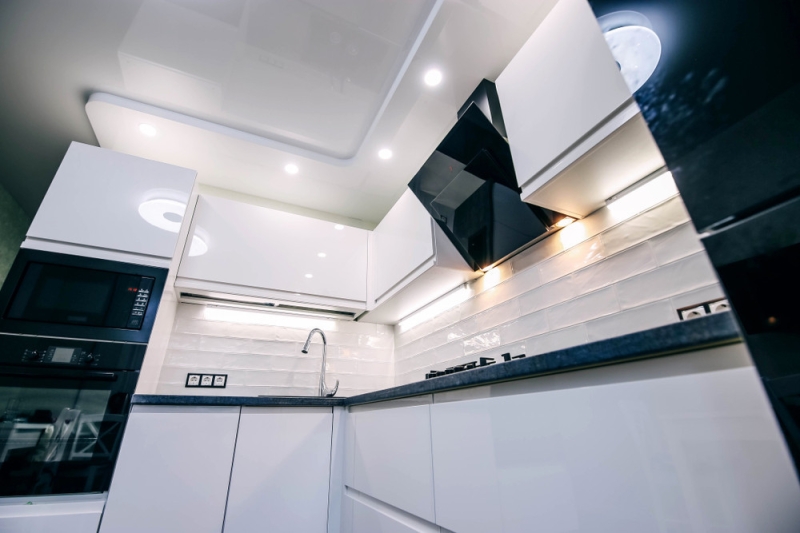 Какой потолок сделать на кухне: 7 практичных вариантов и 80 фотопримеров