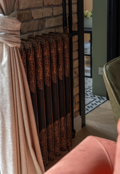 Как спрятать некрасивую батарею? 7 идей от дизайнеров