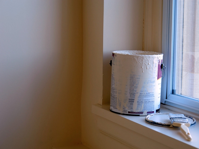 Как покрасить пластиковый подоконник: инструкция и советы для работы своими руками