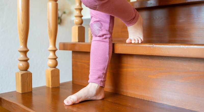 Как крепить балясины к ступеням, полу и перилам: выбор крепежа и пошаговая инструкция