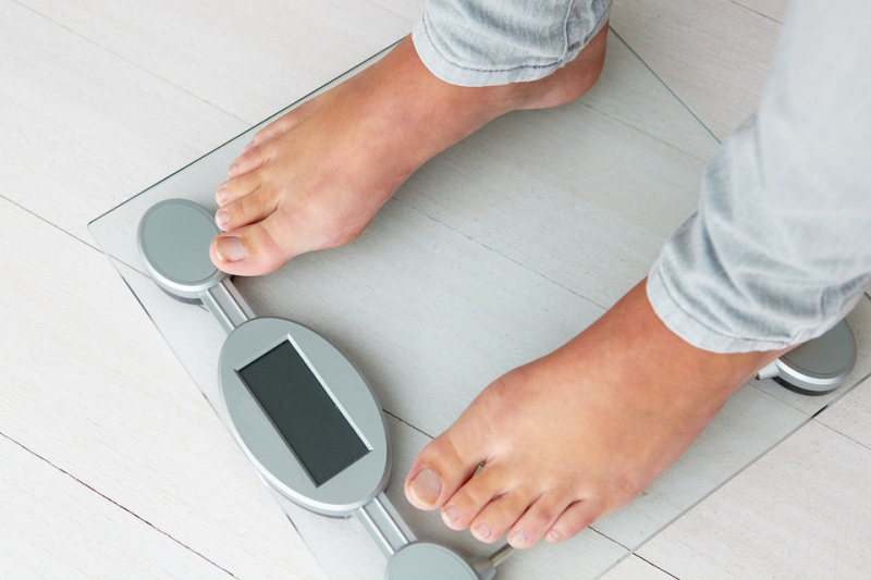 Как пользоваться электронными весами: настроить, проверить точность и подключить к смартфону