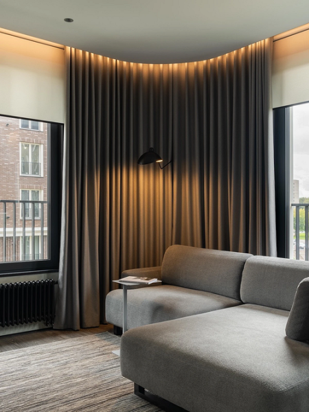 Карнизы для штор-2026: обзор видов, тренды и идеи для разных стилей (85 фото)