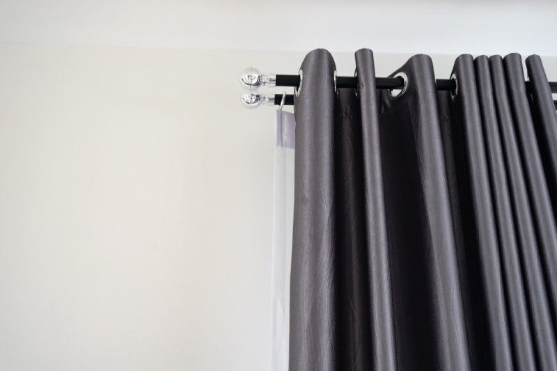 Карнизы для штор-2026: обзор видов, тренды и идеи для разных стилей (85 фото)