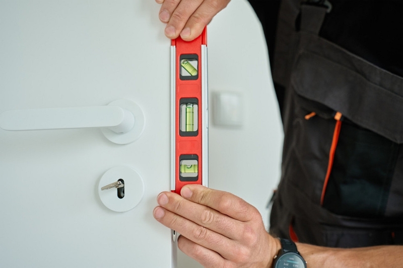 Как установить входную металлическую дверь своими руками: инструкция и советы