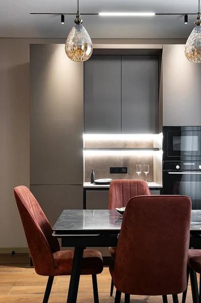 Освещение на кухне: важные правила и идеи для разных стилей (58 фото)