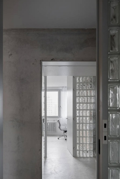 Стеклоблоки в интерьере: плюсы и минусы, варианты применения (93 фото)