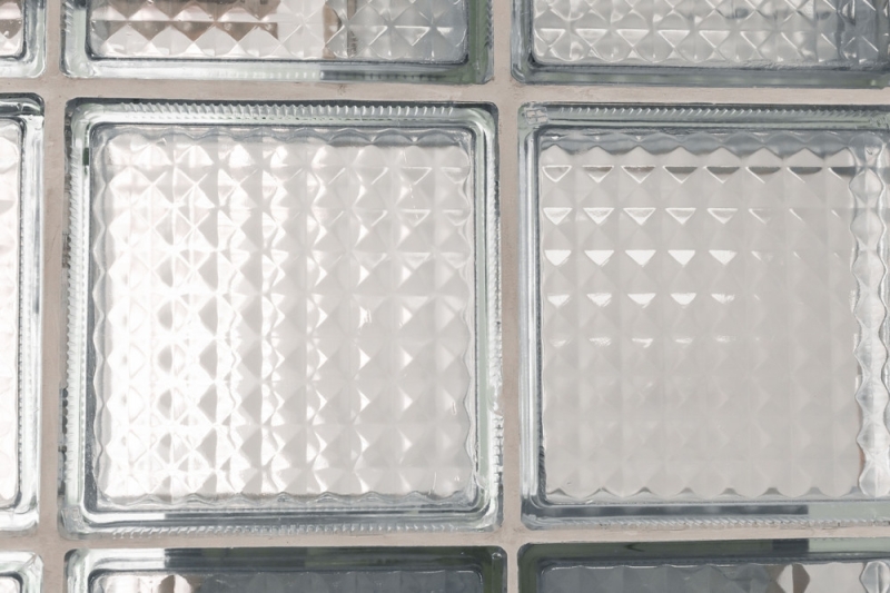 Стеклоблоки в интерьере: плюсы и минусы, варианты применения (93 фото)