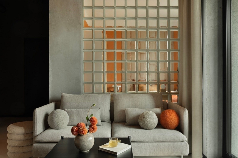 Стеклоблоки в интерьере: плюсы и минусы, варианты применения (93 фото)