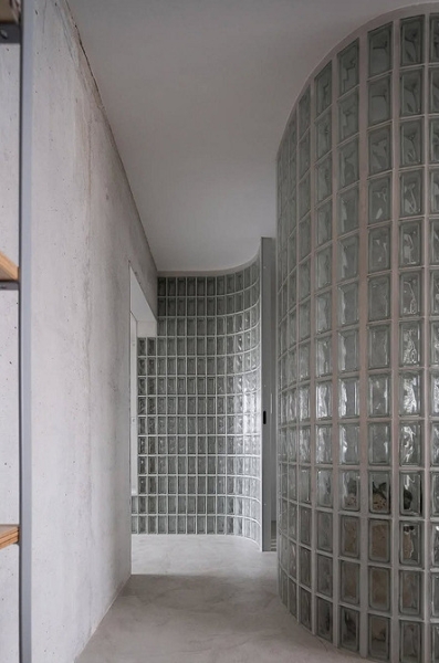 Стеклоблоки в интерьере: плюсы и минусы, варианты применения (93 фото)