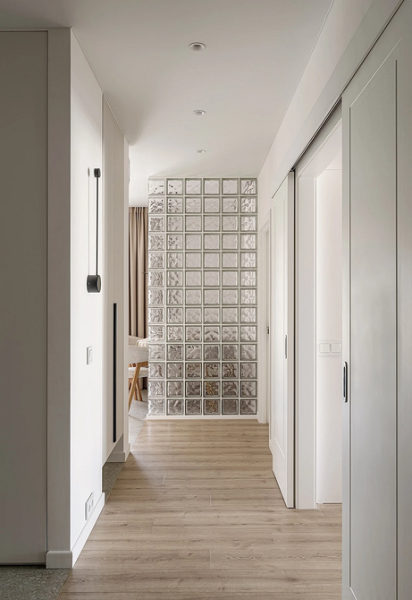 Стеклоблоки в интерьере: плюсы и минусы, варианты применения (93 фото)