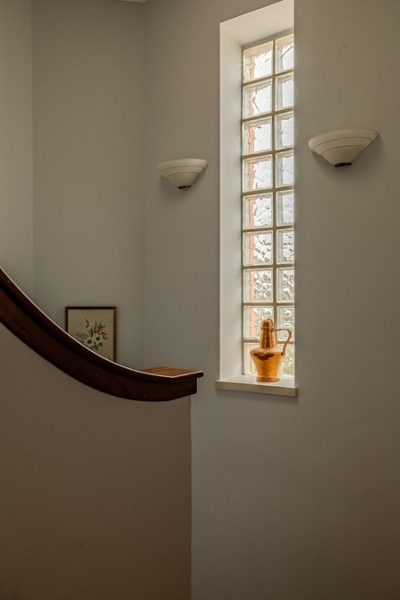 Стеклоблоки в интерьере: плюсы и минусы, варианты применения (93 фото)