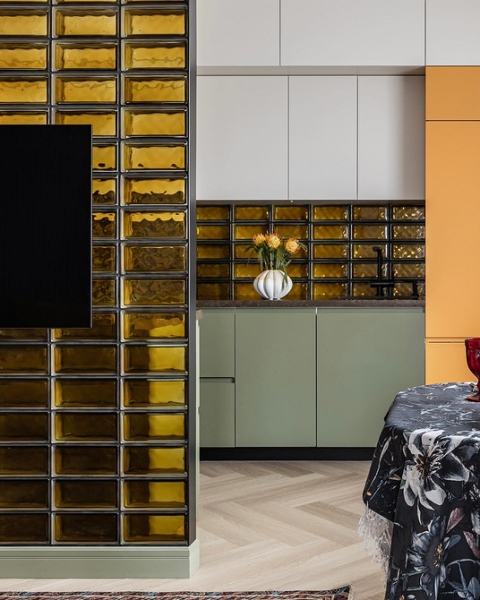 Стеклоблоки в интерьере: плюсы и минусы, варианты применения (93 фото)