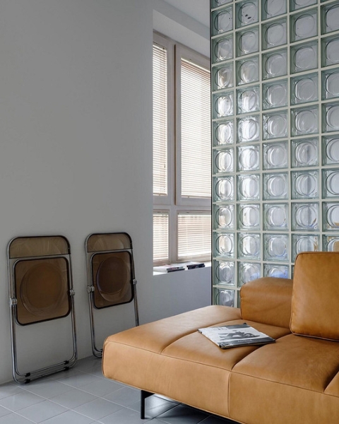 Стеклоблоки в интерьере: плюсы и минусы, варианты применения (93 фото)