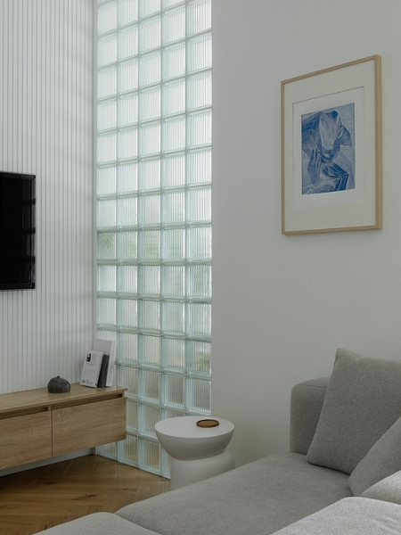 Стеклоблоки в интерьере: плюсы и минусы, варианты применения (93 фото)