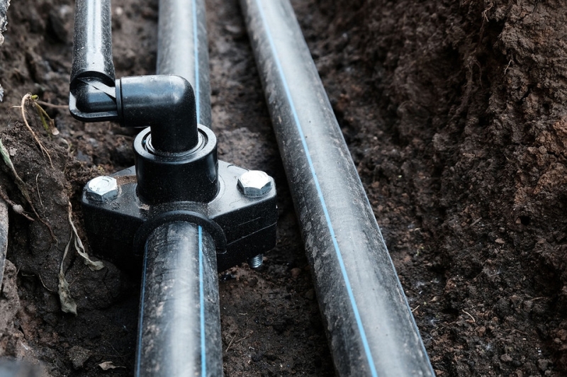 Как соединить ПНД-трубы: правила монтажа водопровода из одного или разных материалов