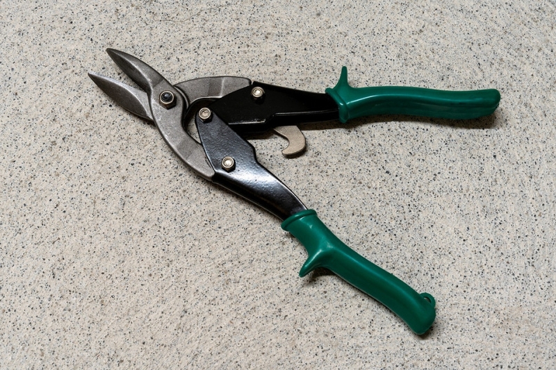 Какие ножницы по металлу выбрать: важные характеристики