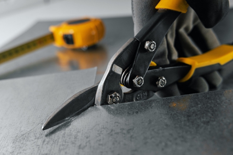 Какие ножницы по металлу выбрать: важные характеристики