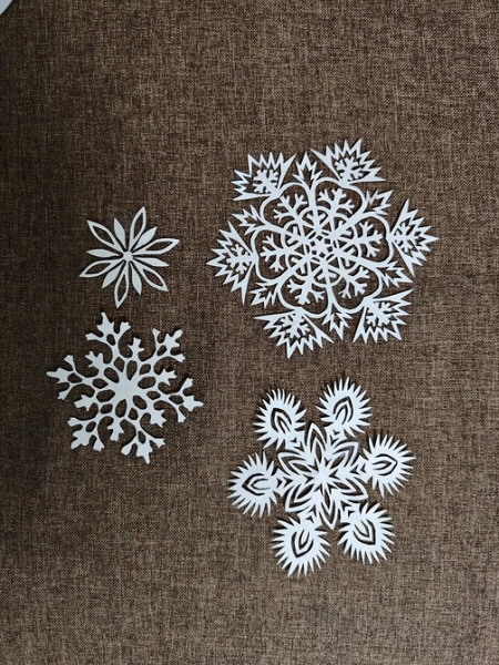 Вытынанки-2026: красивые идеи бумажного декора и готовые шаблоны (46 фото)