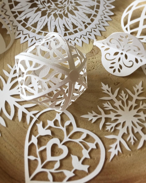 Вытынанки-2026: красивые идеи бумажного декора и готовые шаблоны (46 фото)